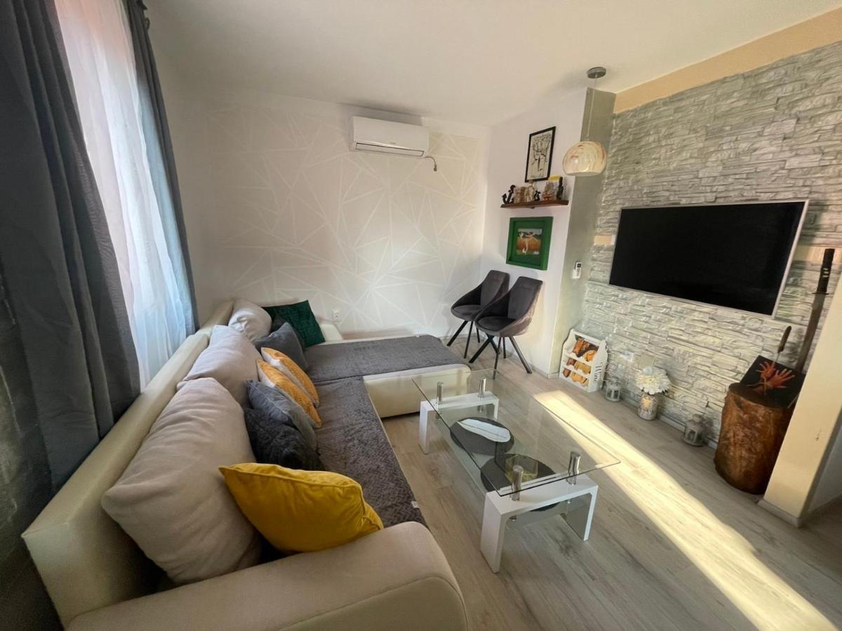 First Choice Apartment Нерезине Екстериор снимка